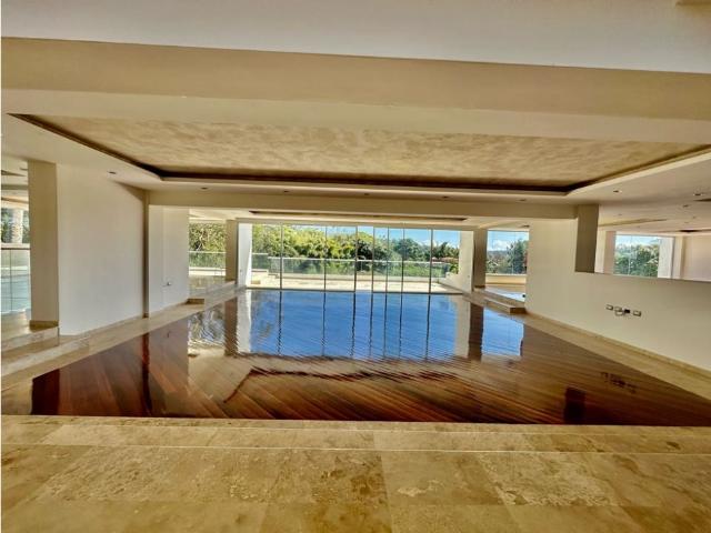 Se vende casa 2.700m2 6h/12b/15p La Lagunita