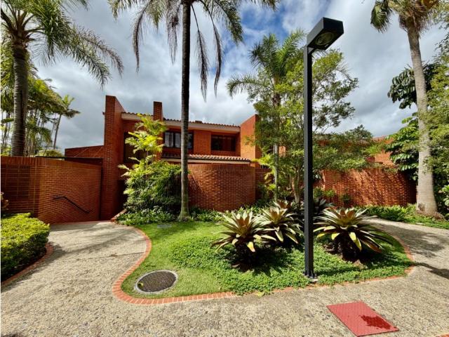 Se vende casa 345m2 3h+s/5b/4p Caurimare