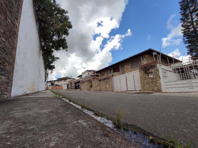 Se vende Casa 380m2. 4H+S/3B+S/5P. El Cafetal