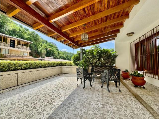 Se vende casa 381m2 5h/4b/7p Bello Monte