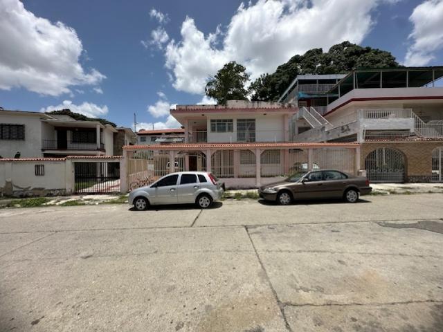 Se vende Casa 300m2. 5H/5B/6P En Vista Alegre
