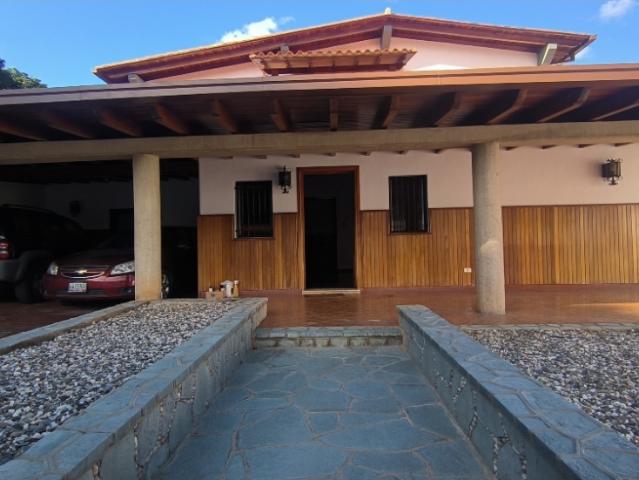 Se vende casa 400m2 Sorocaima 4971