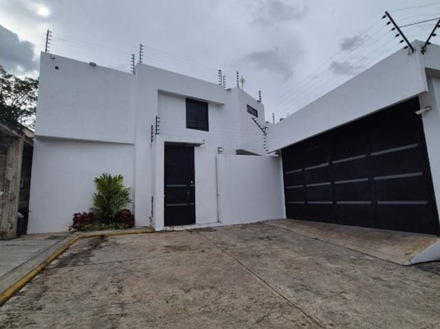 Se Vende Casa 400m2 6h/6b/2p Loma Real Charallave