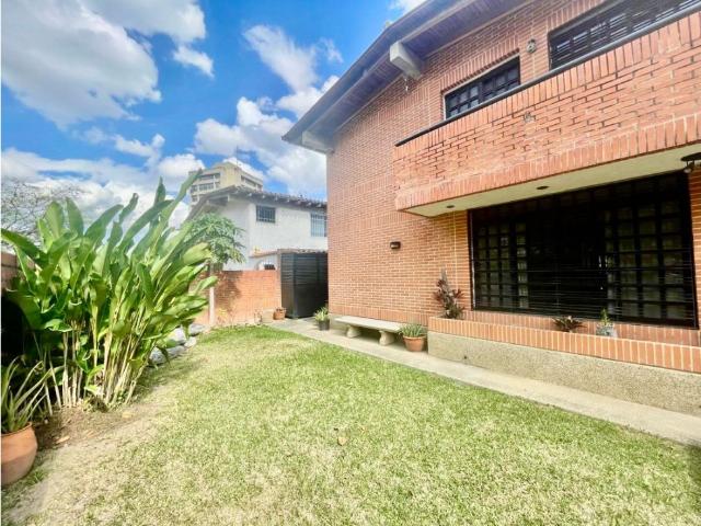 Se vende casa 427m2 4h+s/5b/4p Santa Sofía