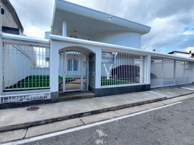 Se vende casa 550m² 4h+s/7b+s/7p San Antonio de los Altos