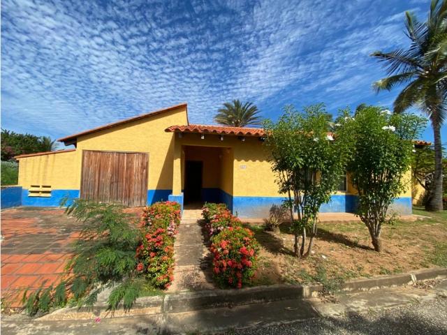 Se vende Casa 582m² 4h/3b/4p, Playa El Agua Nueva Esparta