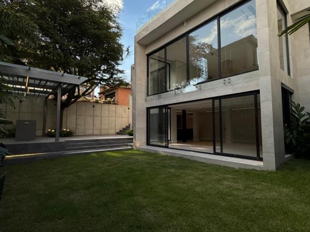 Se vende casa 650m² 4h+3s/ 4b+2s/ 3e La Castellana