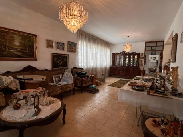 Se vende casa 680m² 4h/5b/8e Los Palos Grandes