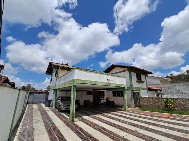 Se Vende Casa 600m² 3Nivs. 5H+8B+1HS+1E+Trza 6P San Antonio d.l.Altos