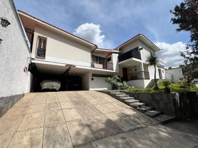 Se vende casa 617,85m² 3h+s/7b/4p Santa Marta