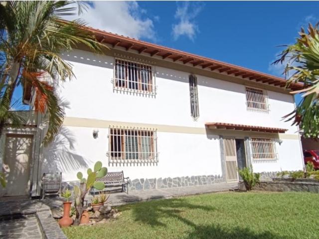 Se vende Casa 627m2 Prados del Este 6944