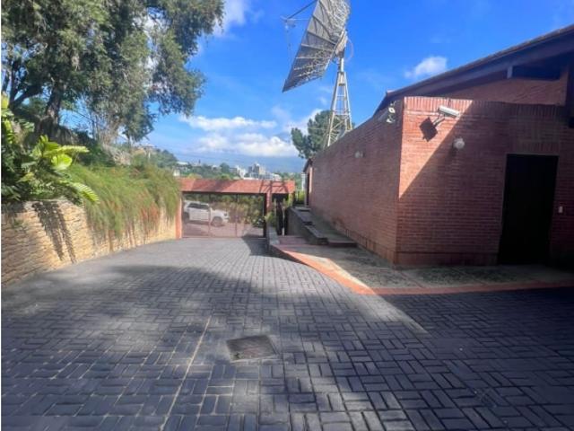 Se vende casa 700m2 4h+2s / 8b / 9p Cerro verde