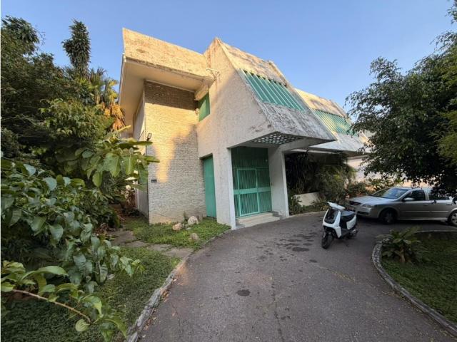 Se vende Casa 700m² 5h+3s/5.5b+2s/12p Country Club