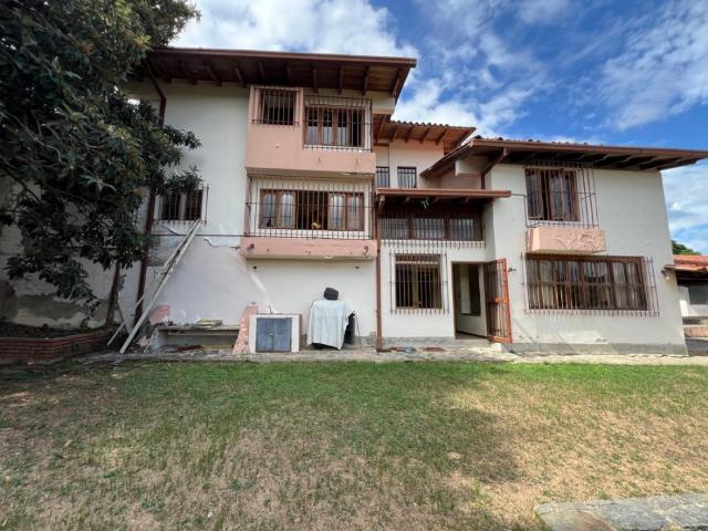 Se vende casa 842,83m² 4h+s/4.5b+s/4p Prados del Este