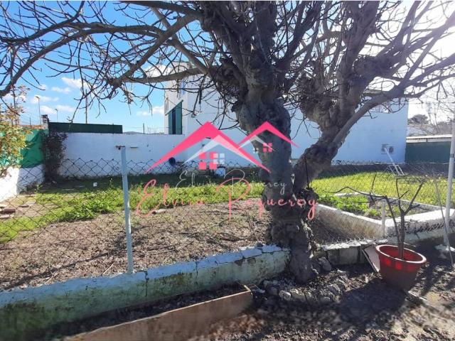 Se vende casita con nave