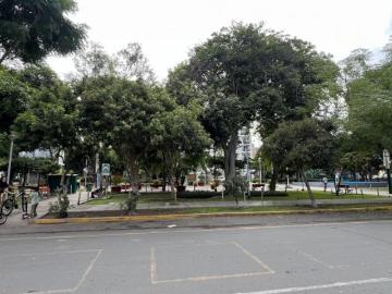 SE VENDE CASITA FRENTE A PARQUE MUY BIEN UBICADA MAS AIRES