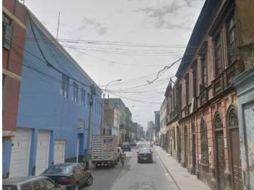 SE VENDE CASONA COMO TERRENO! AREA 1633 MTRS. CERCADO DE LIMA PRECIO 1600 DOLARES X METRO CONVERSABLE