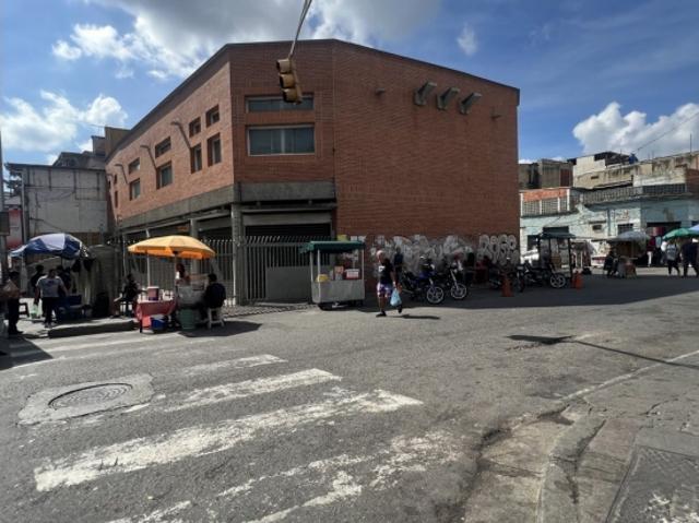 Se vende Centro Comercial 1500m2. Avenida Victoria