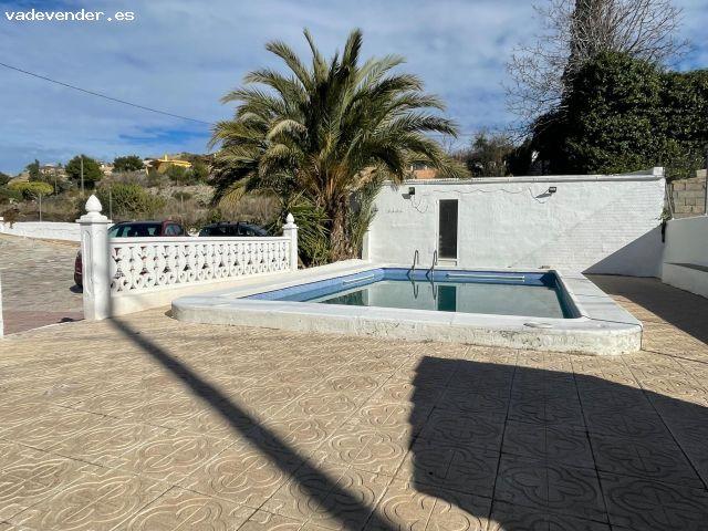 SE VENDE CHALET CON DOS VIVIENDAS EN ELCHE, URBANIZACIÓN MONTESOL