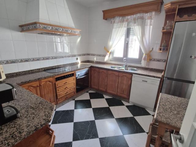 SE VENDE CHALET CON TERRENO EN ESPERA
