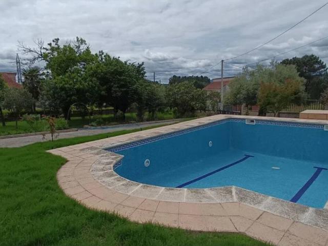 Se vende chalet de piedra en O Cumial con autobús urbano