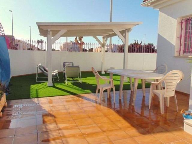 SE VENDE CHALET EN ESQUINA EN TORRE DE LA HORADADA