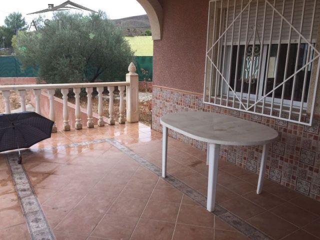 SE VENDE CHALET EN HONDON DE LOS FRAILES