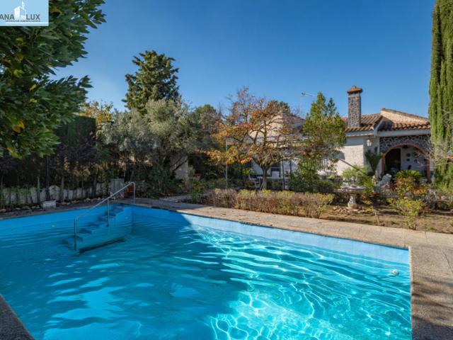 Se vende chalet en Otura Ur. El Suspiro del Moro, parcela 742 M2