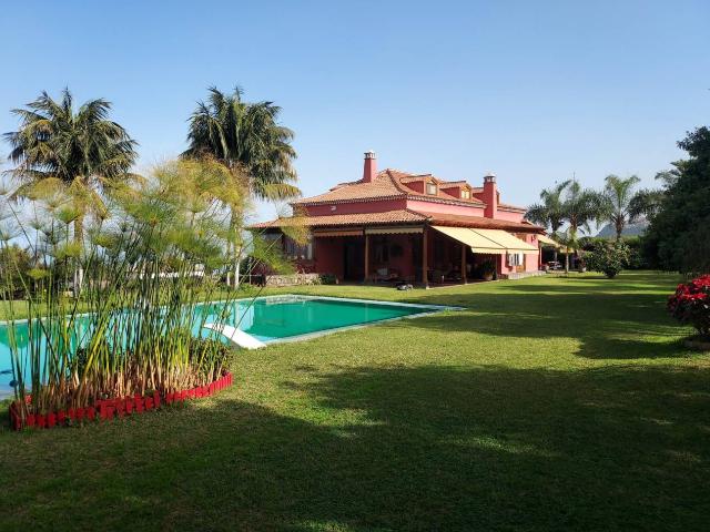 Se vende CHALET en los OROVALES en la OROTAVA, dentro de una finca de 8900M2 y con DOS APARTAMENTOS