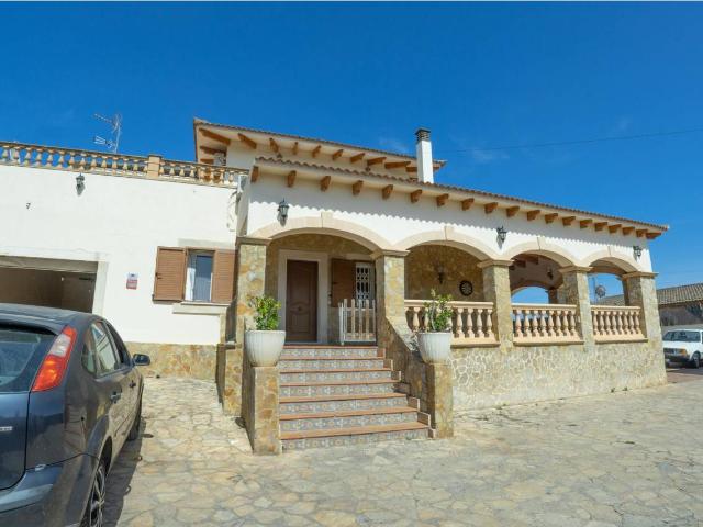 SE VENDE CHALET EN LA ZONA DE SON TALENT