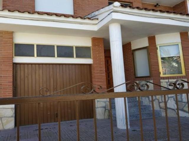SE VENDE CHALET EN MADRIGUERAS ALBACETE