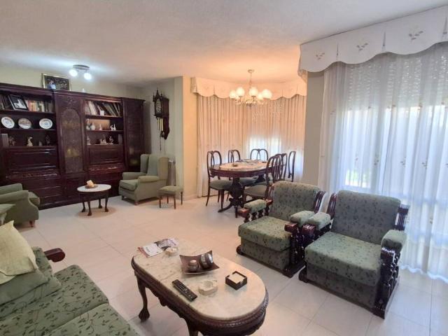 Se vende chalet en Sector 3