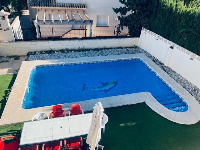 Se vende Chalet pareado en zona del Albir