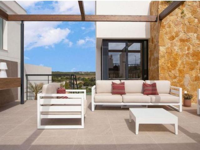 SE VENDE CHALET TIPO VILLA EN LA DEHESA DE CAMPOAMOR