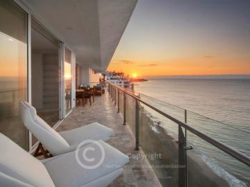 Se Vende Condominio Frente al Mar en El Murcielago Manta