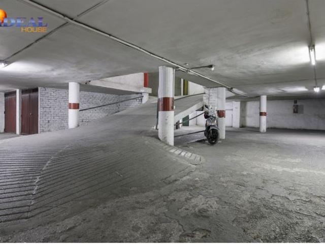 Se vende cochera de 21 m2 en Calle Afán de Ribera 7, en todo el centro de Granada!