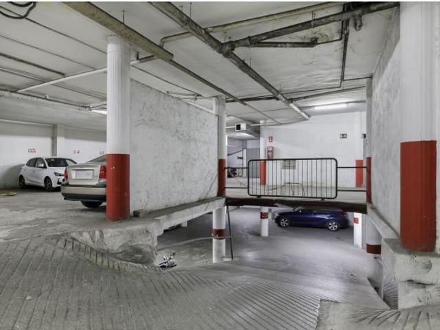 Se vende cochera de 21 m2 en Calle Afán de Ribera 7, en todo el centro de Granada!