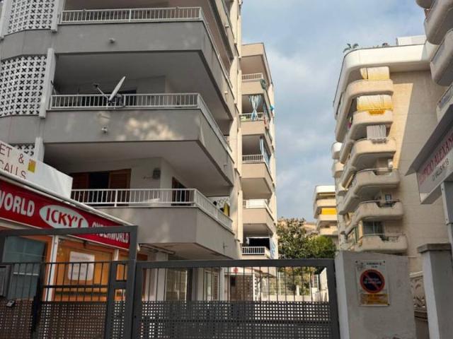 Se vende cochera independiente y trastero en playa Capellans
