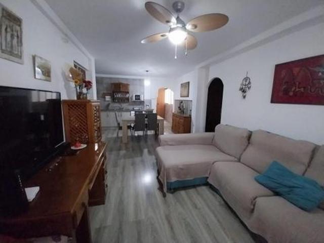 SE VENDE COQUETO PISO DE 75 M2, REFORMADO, EN EL CENTRO DE ESTEPONA