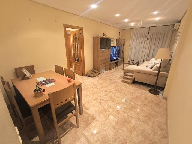 SE VENDE CUARTO PISO CON ASCENSOR, GRAN BALCÓN Y GARAJE. ZONA DEPOSITOS DE AGUA CARRUS !