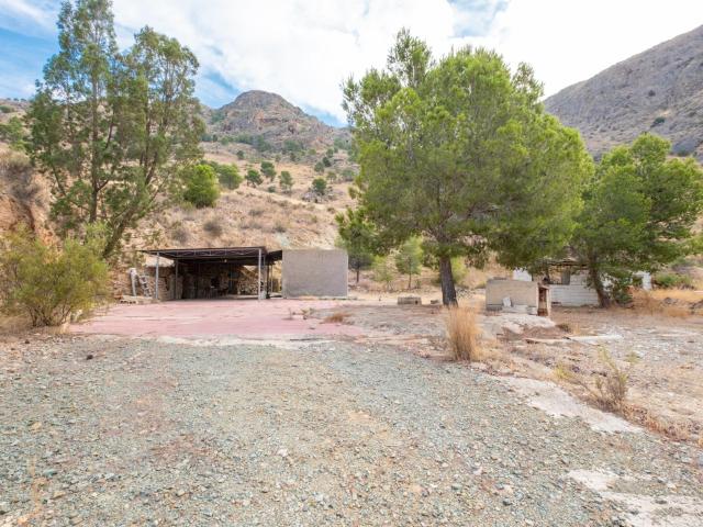 SE VENDE CUEVA RUSTICA EN ENCLAVE UNICO EN LA SIERRA DE ORIHUELA