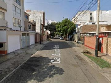 Se vende departamento cerca a Av. El Sol