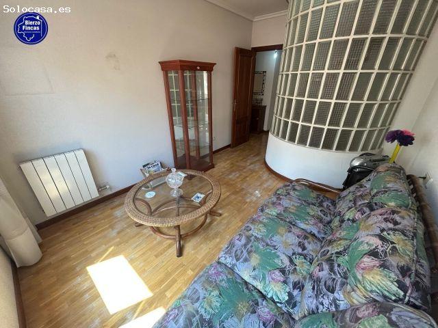 ? SE VENDE DÚPLEX EN EL BARRIO DE LOS JUDÍOS ?