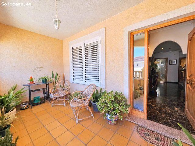 Se vende dúplex en Polígono Santa Ana con jardín, patio, terrazas y amplio sótano