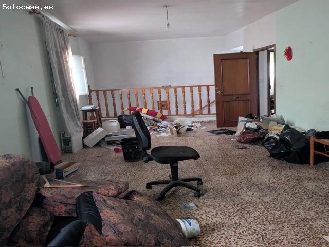 Se vende edificación de dos plantas en Las Norias de Daza, con local comercial en planta baja y viv