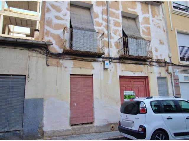 SE VENDE EDIFICIO UNIFAMILIAR