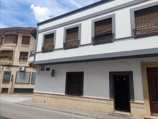 Se vende edificio céntrico con local y vivienda