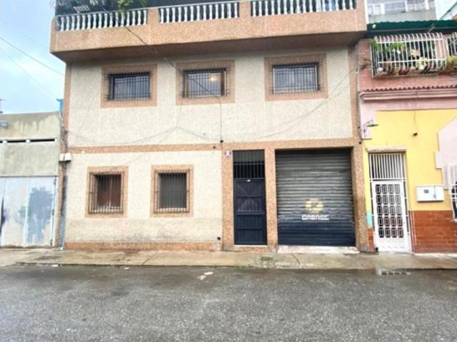 Se vende Edificio Comercial 900m2 Puente Hierro