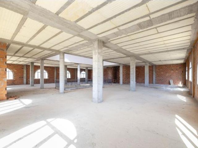 SE VENDE EDIFICIO COMERCIAL MULTISERVICIO EN AREA DE SERVICIO EN GRANADA