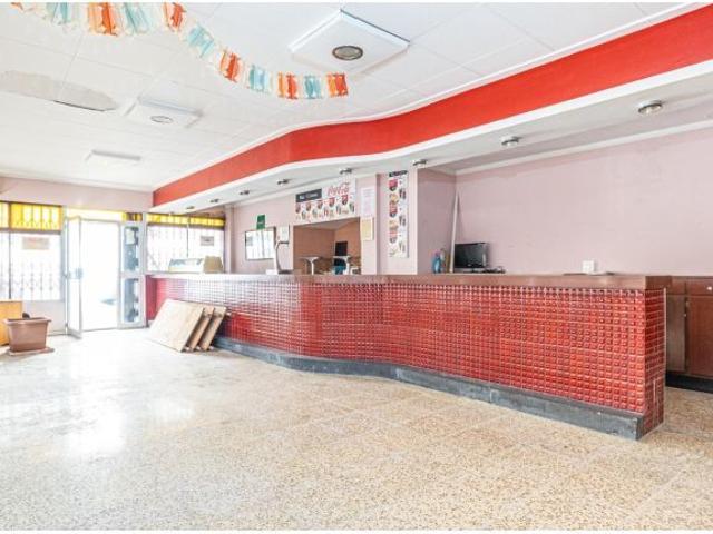 Se vende edificio de 420m2 en Coll den Rabassa 2 locales comerciales, piso y solar